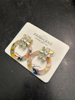 NWT Park Lane Multicolor Marble Hoop Earrings with Crystal Flower